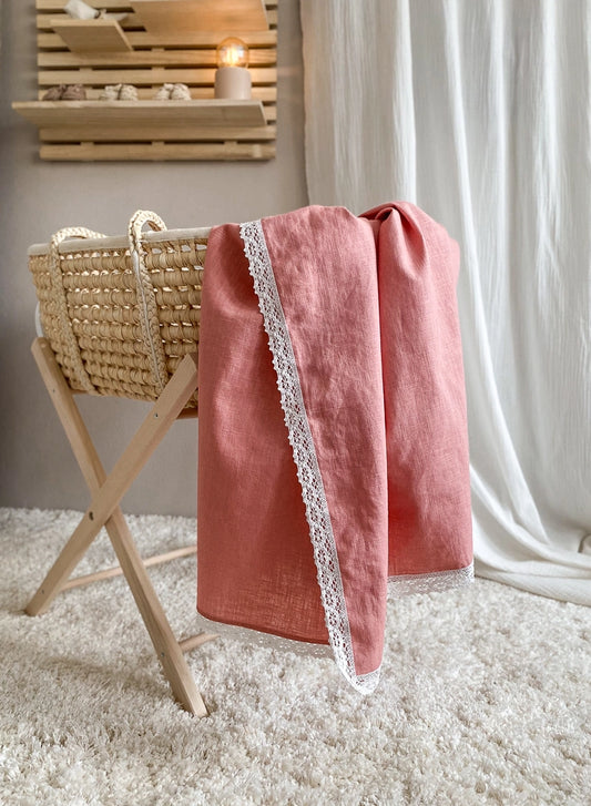 Linen swaddle with lace trim - Pink 