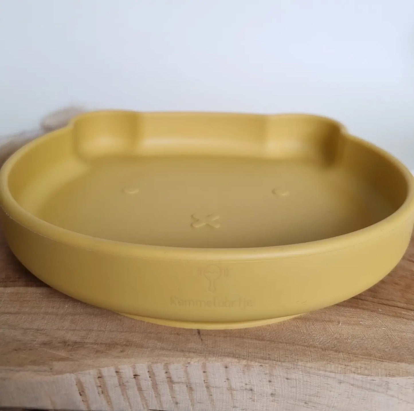 Assiette avec ventouse en silicone – Jaune ocre