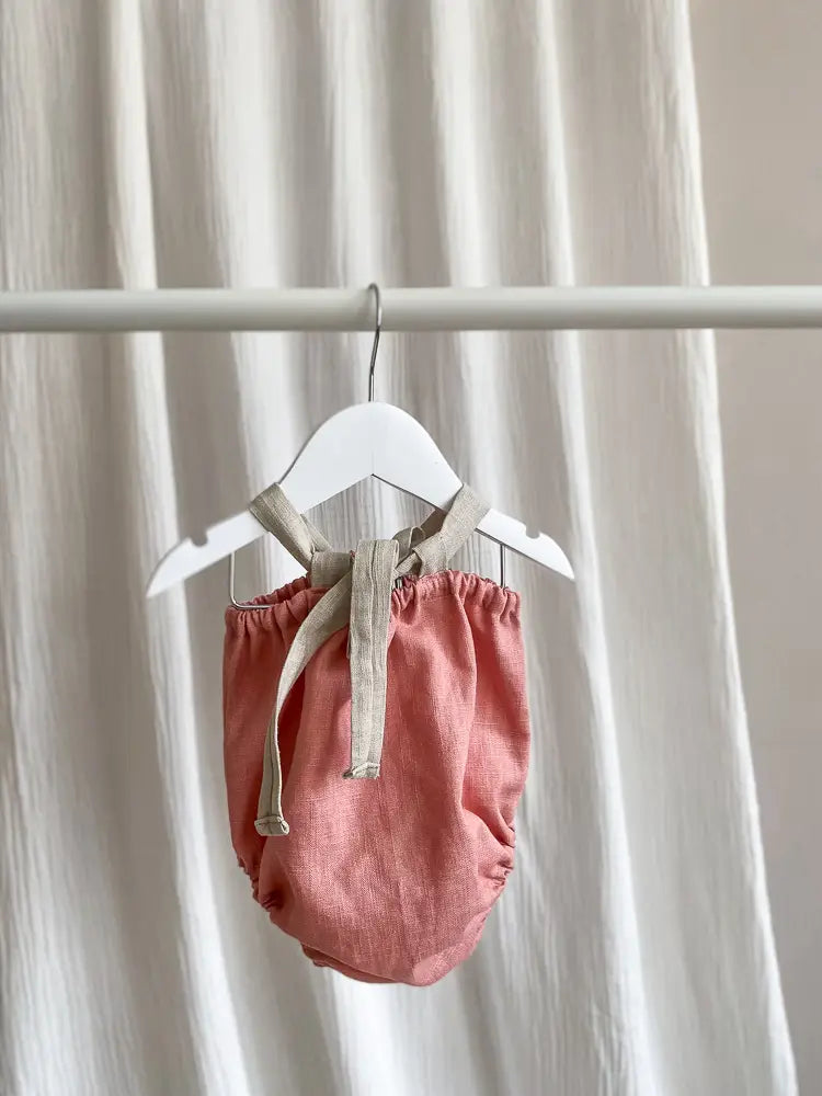 Combishort en lin pour bébé – Rose