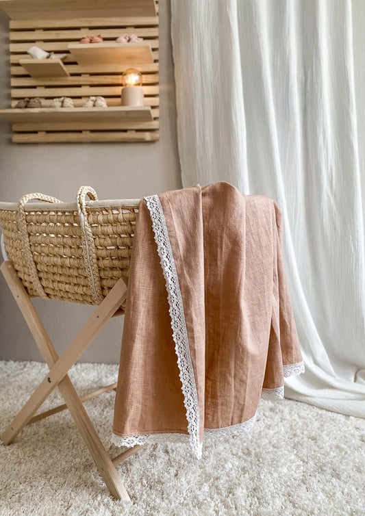 Linen swaddle with lace trim - Nude 