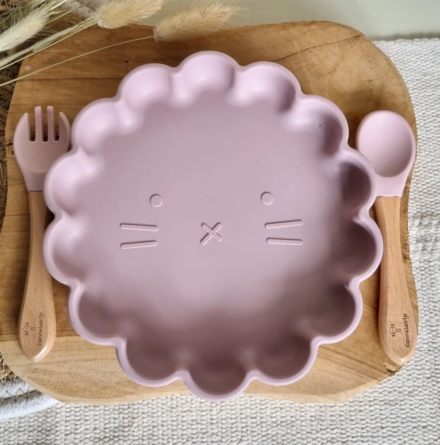 Set assiette à ventouse Lion + fourchette et cuillère – Rose
